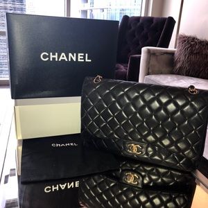 CHANEL Classic Lambskin Jumbo DoubleFlap